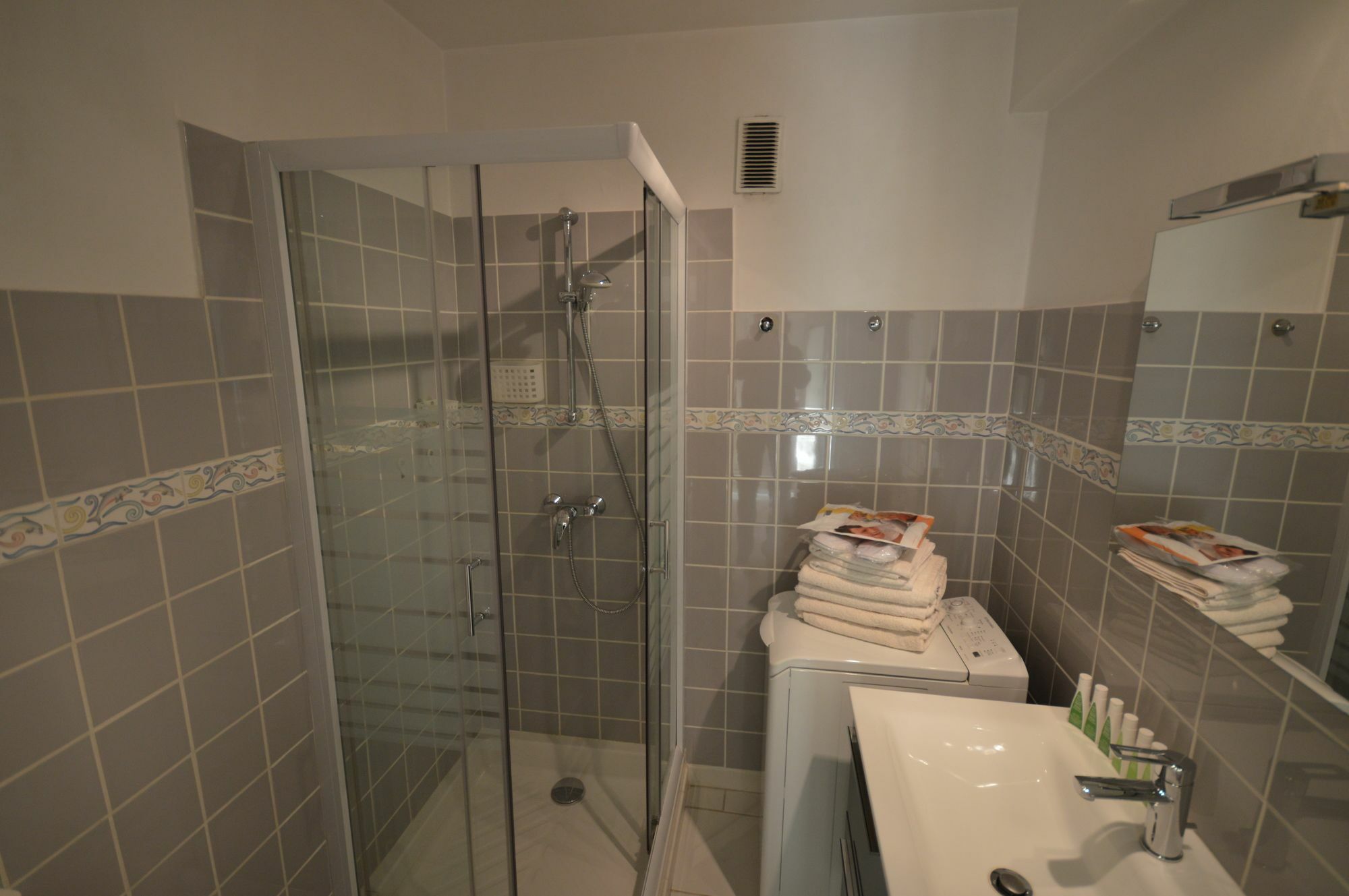 And Well Equipped One-bedroom Flat Marie Antoinette Apartment *